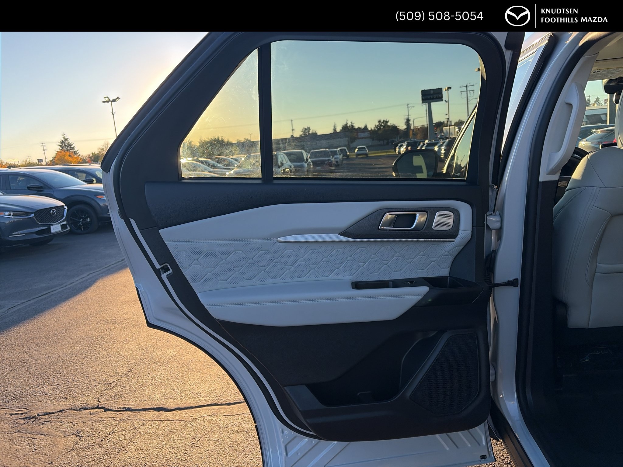 Used 2025 Ford Explorer Platinum w/ Ultimate Package AWD/4WD image 12