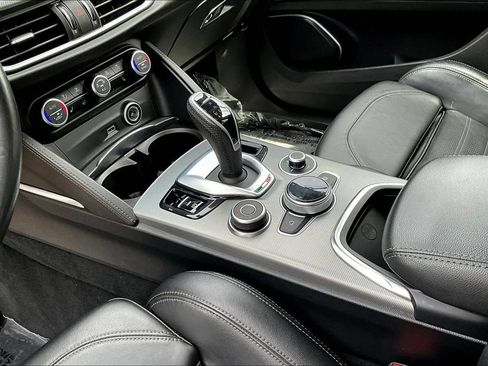 Used 2023 Alfa Romeo Stelvio Veloce AWD/4WD image 19