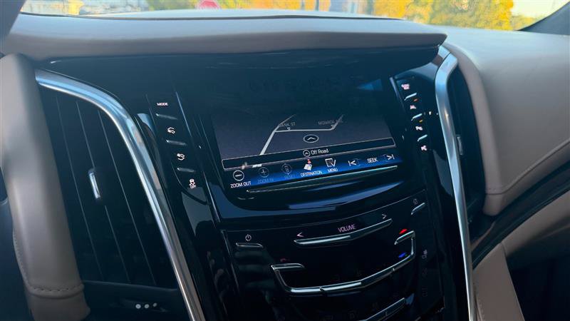 Used 2020 Cadillac Escalade Platinum AWD/4WD image 38