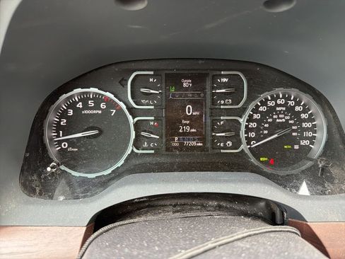 Used 2018 Toyota Tundra Limited w/ Limited Premium Package AWD/4WD image 9