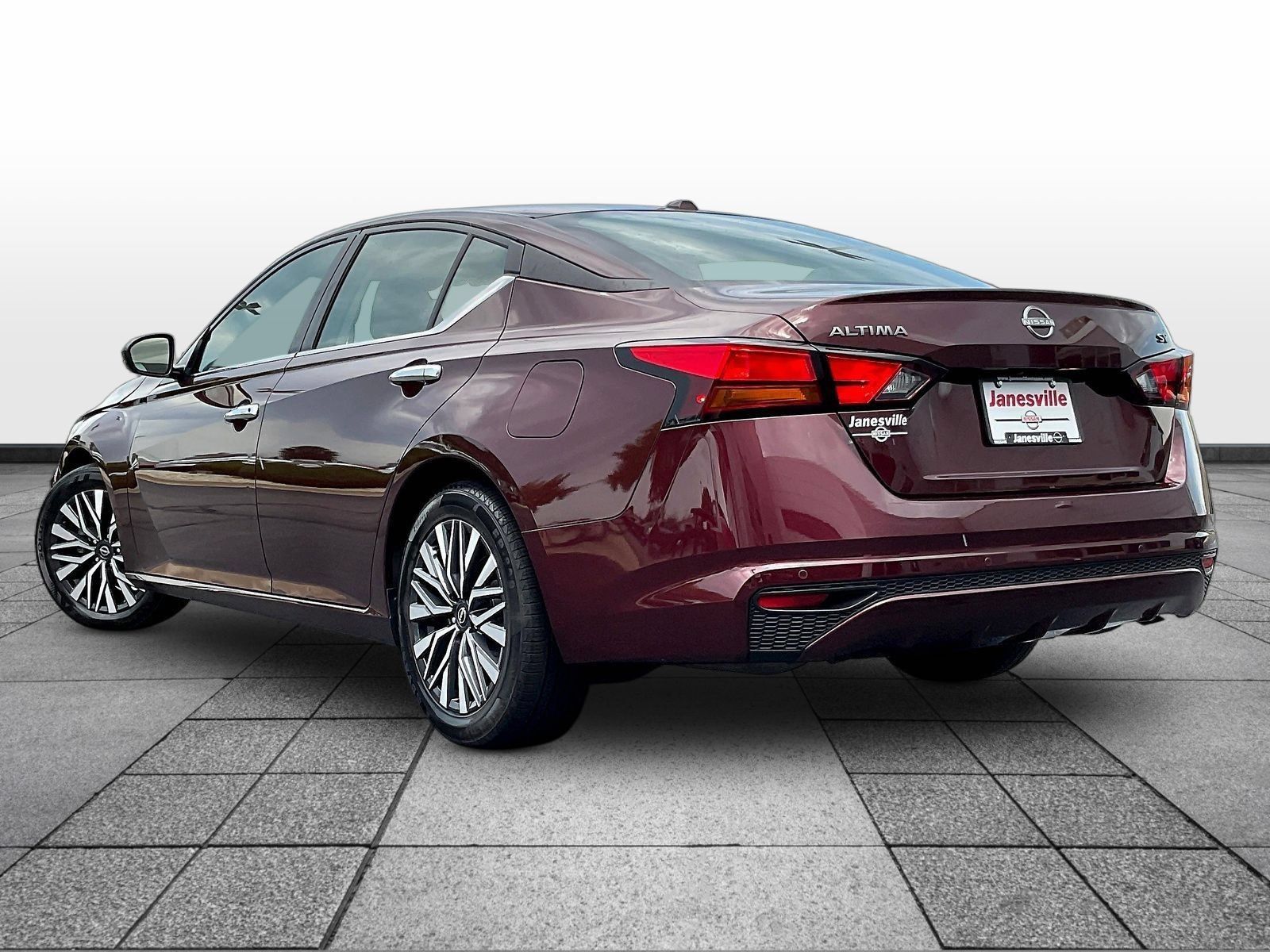Certified 2024 Nissan Altima 2.5 SV FWD image 5