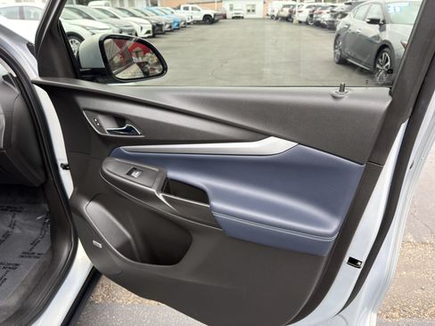 Used 2023 Chevrolet Bolt EUV Premier w/ Sun & Sound Package FWD image 11
