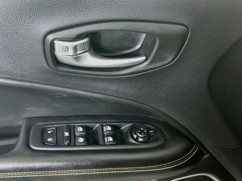 Used 2021 Jeep Compass Latitude FWD image 15