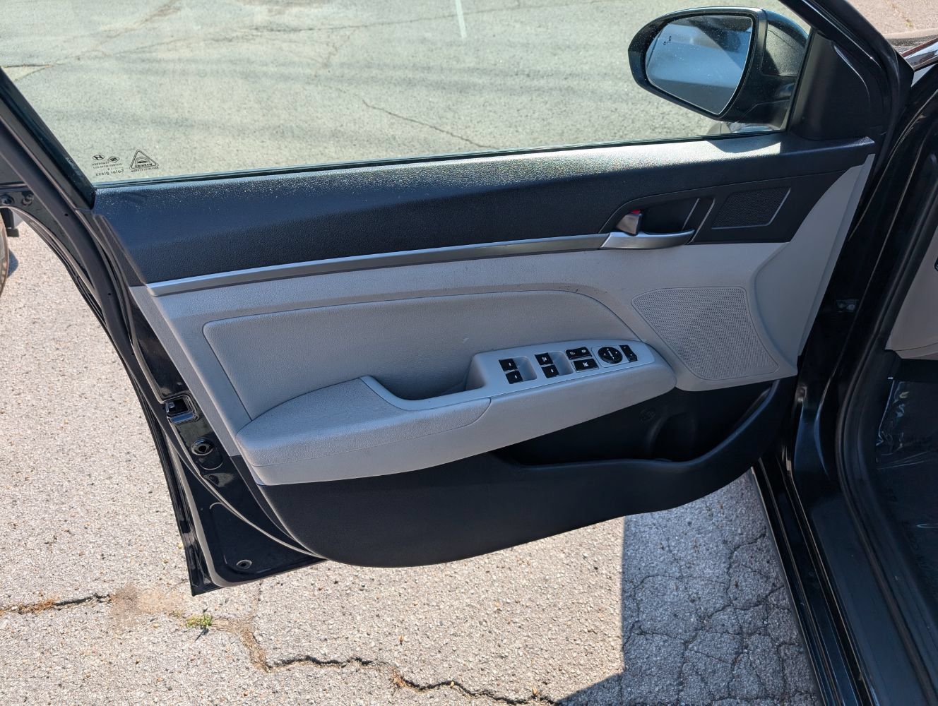 Used 2017 Hyundai Elantra Limited FWD image 11