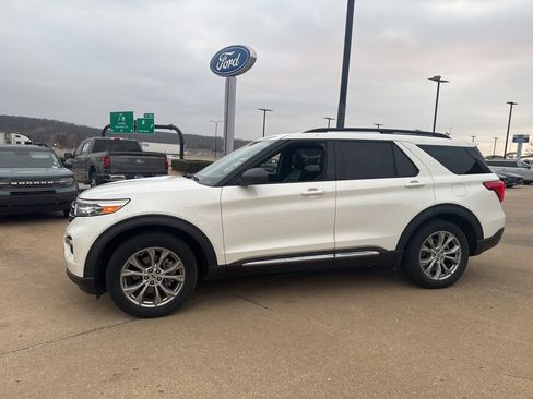 Used 2020 Ford Explorer XLT w/ Equipment Group 202A image 6