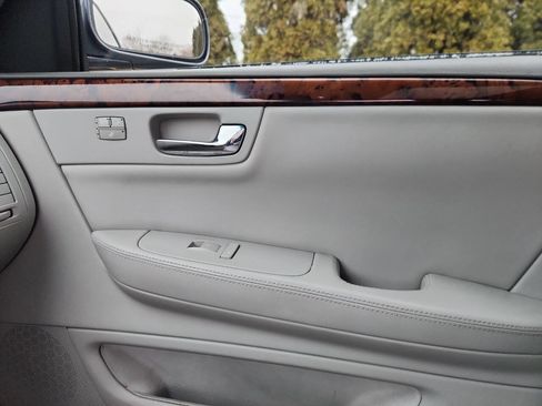 Used 2011 Cadillac DTS Luxury image 29