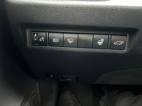 Used 2021 Toyota RAV4 XLE Premium image 25