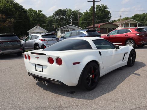 Used 2011 Chevrolet Corvette Grand Sport w/ Preferred Equipment Group RWD image 3