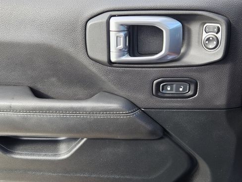 Used 2021 Jeep Wrangler Unlimited Sahara image 29