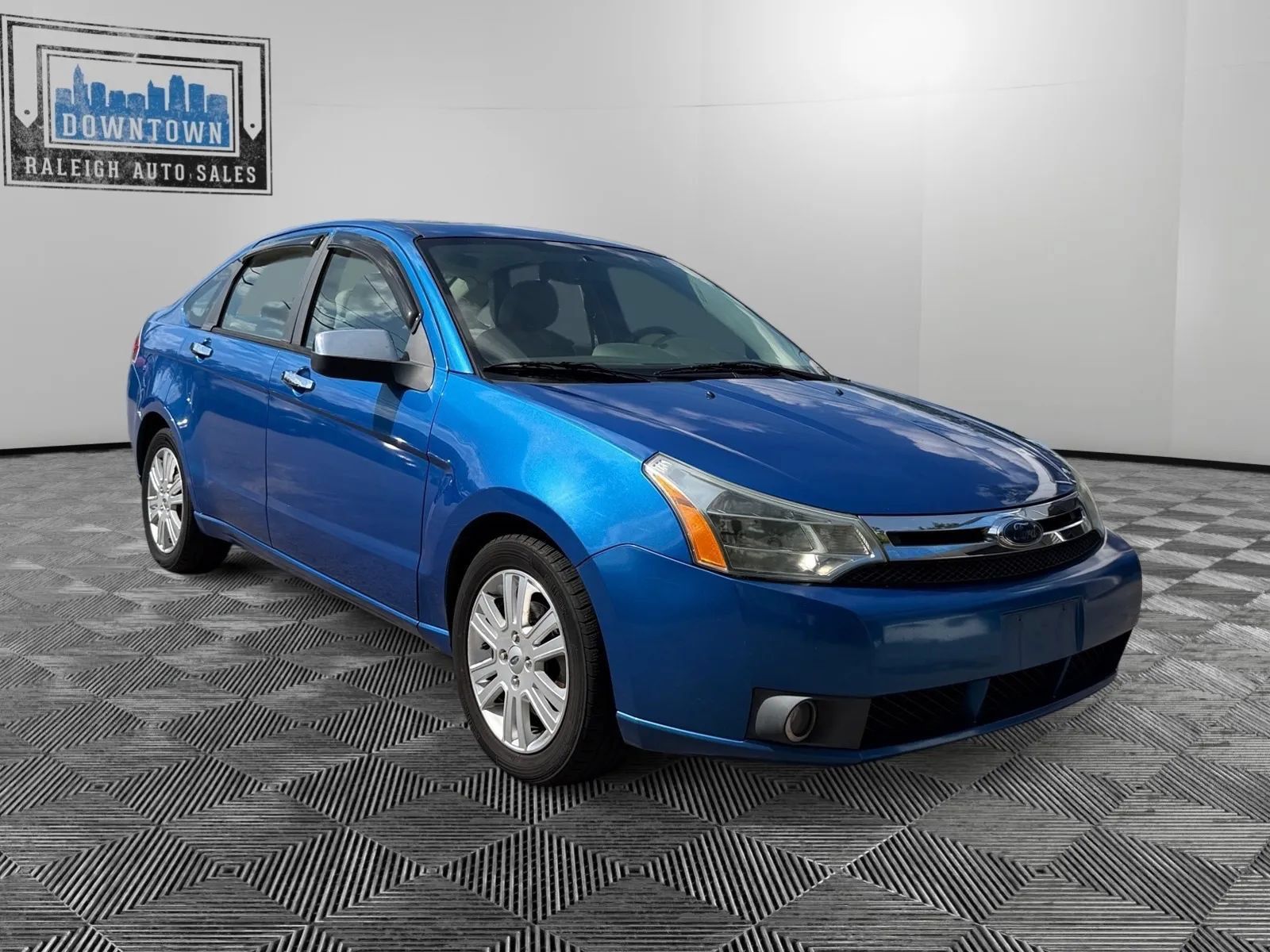 Used 2010 Ford Focus SEL FWD image 4