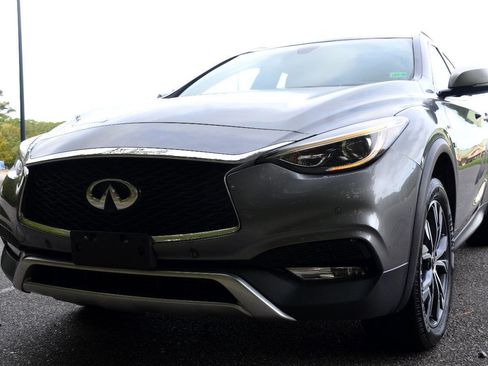 Used 2017 INFINITI QX30 Premium w/ Navigation Package image 3