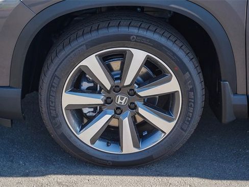 New 2025 Honda Pilot Touring image 11