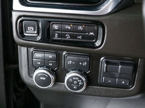 Used 2025 GMC Yukon Elevation w/ Elevation Premium Package AWD/4WD image 25