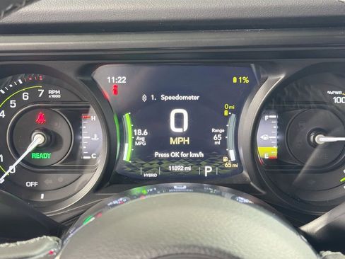 Used 2025 Jeep Wrangler Unlimited Sahara AWD/4WD image 15