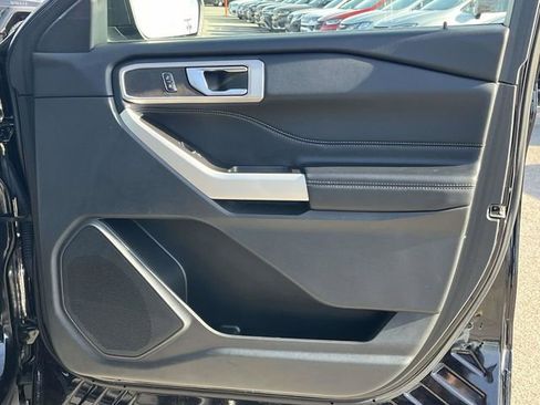 Used 2022 Ford Explorer XLT AWD/4WD image 27