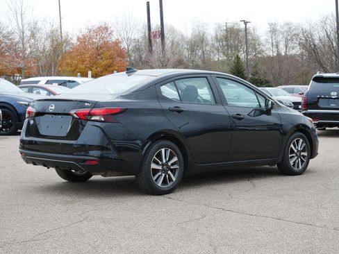 Used 2021 Nissan Versa SV image 6