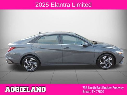 Used 2025 Hyundai Elantra Limited FWD image 2