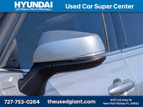 Used 2020 Toyota Highlander XLE FWD image 11