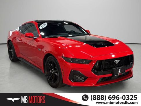 Used 2025 Ford Mustang GT RWD image 6