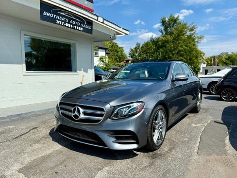 Used 2019 Mercedes-Benz E 300 4MATIC image 2