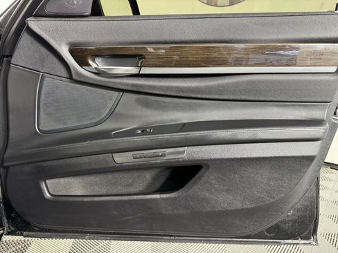 Used 2011 BMW 750Li xDrive image 41