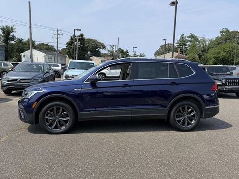 Used 2023 Volkswagen Tiguan SE w/ Panoramic Sunroof Package AWD/4WD image 2
