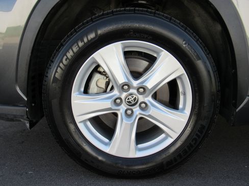 Used 2023 Toyota Highlander LE FWD image 41