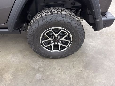 Used 2025 Jeep Wrangler Unlimited Rubicon image 17