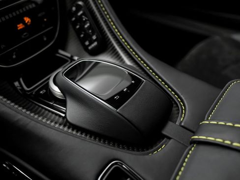 Used 2022 Aston Martin DBS Superleggera RWD image 19