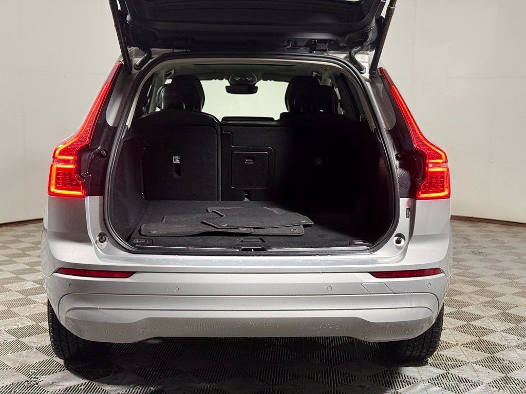 Used 2023 Volvo XC60 B5 Core AWD/4WD image 6