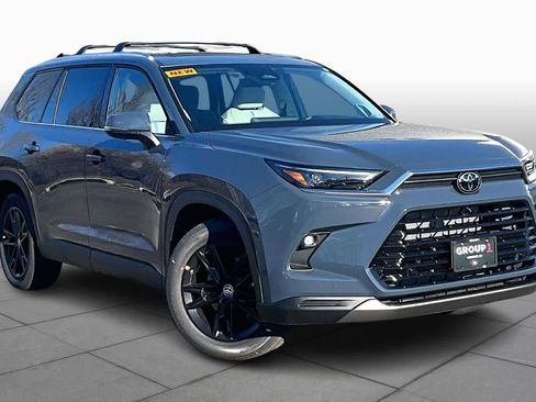 New 2026 Toyota Grand Highlander Platinum image 2