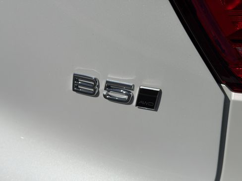 New 2026 Volvo XC40 B5 Plus w/ Climate Package image 10