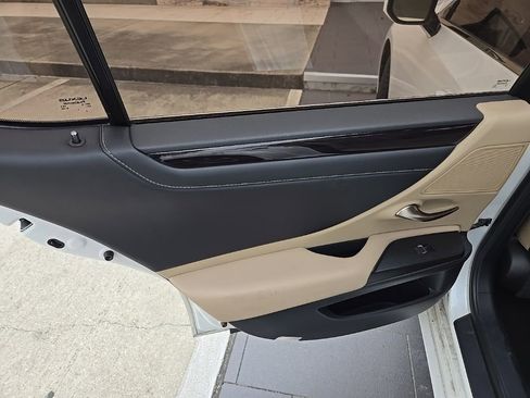 Used 2021 Lexus ES 350 w/ Premium Package FWD image 7