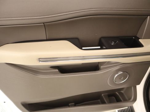 Used 2021 Ford Expedition Max XLT image 19