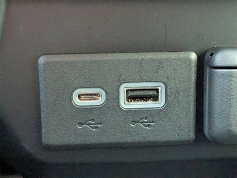 Used 2021 Chevrolet Silverado 1500 RST image 23