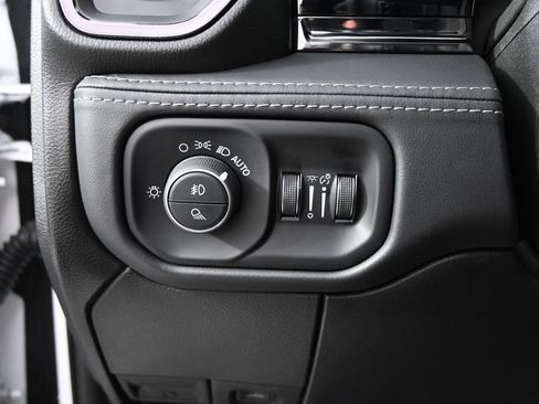 Used 2025 RAM 3500 Limited AWD/4WD image 23