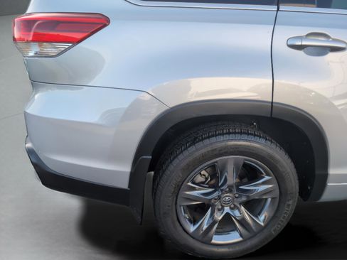 Used 2018 Toyota Highlander Limited Platinum image 37