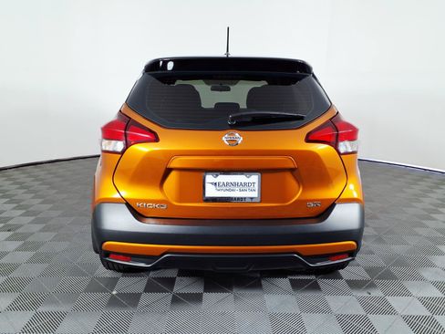 Used 2019 Nissan Kicks SR w/ SR Premium Package FWD image 5