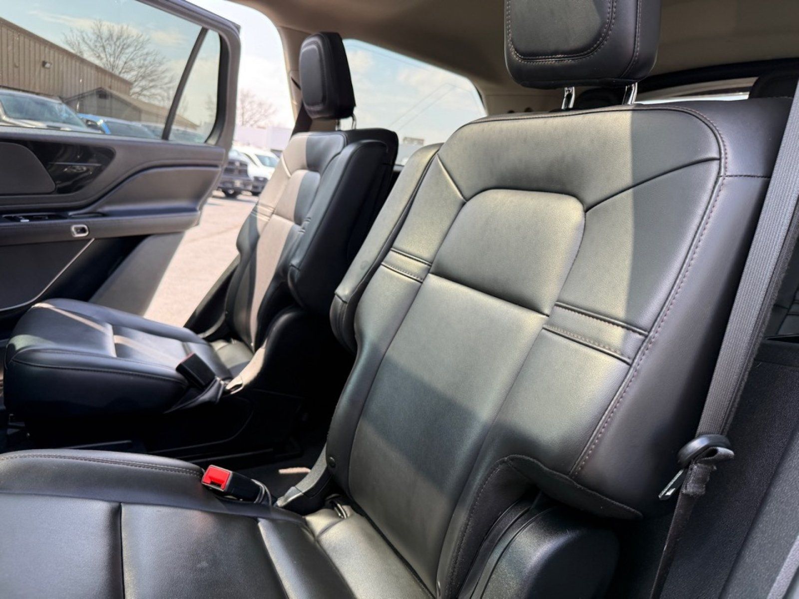 Used 2022 Lincoln Aviator AWD w/ Premium Package image 29