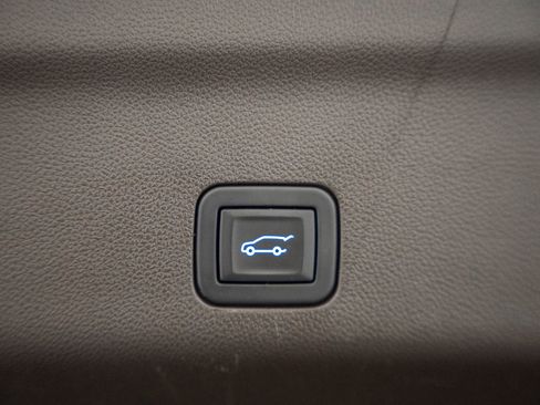 Used 2023 GMC Yukon XL SLT w/ SLT Premium Package image 22