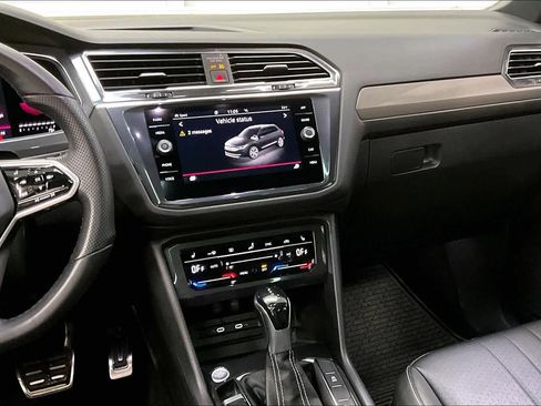 Used 2022 Volkswagen Tiguan SE R-Line image 9