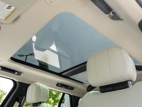 New 2026 Land Rover Range Rover SE AWD/4WD image 5