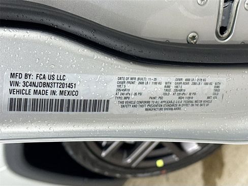 New 2026 Jeep Compass Latitude image 32