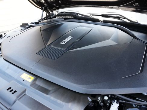 Used 2024 BMW i5 eDrive40i image 26