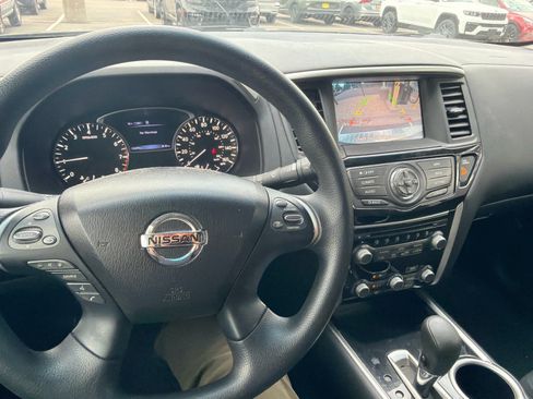 Used 2017 Nissan Pathfinder S AWD/4WD image 8