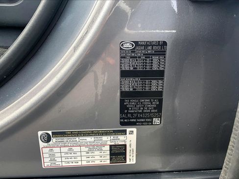 Used 2025 Land Rover Discovery Dynamic SE AWD/4WD image 4