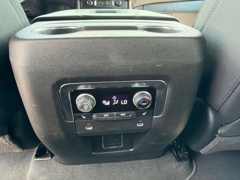 Used 2024 Chevrolet Tahoe High Country AWD/4WD image 19