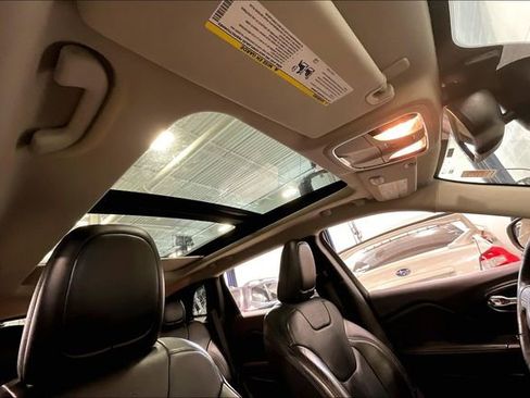 Used 2016 Jeep Cherokee Limited image 22