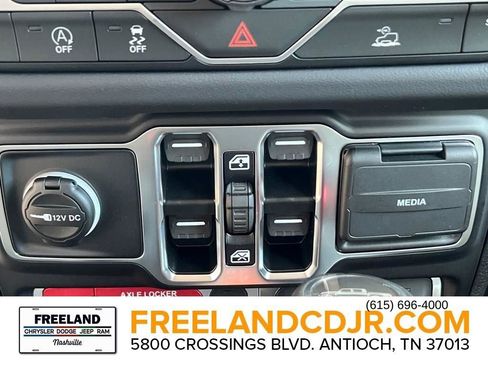 New 2025 Jeep Gladiator Mojave w/ Convenience Group image 27