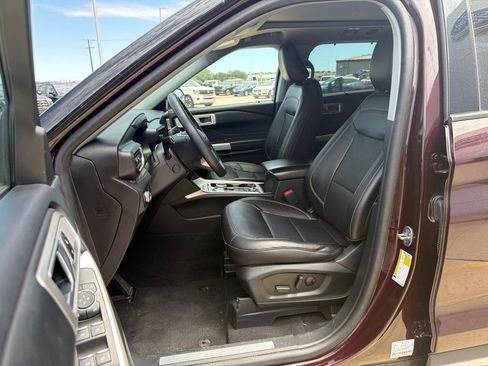 Used 2023 Ford Explorer Limited w/ Equipment Group 301A AWD/4WD image 10